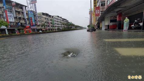 高雄三民區澄清路、九如路一度淹水40公分 水退車道開放 生活 自由時報電子報