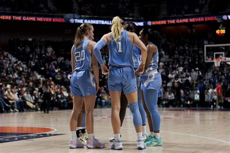 No 24 Unc Womens Basketball Falls To No 17 Uconn 76 64 In Hall Of