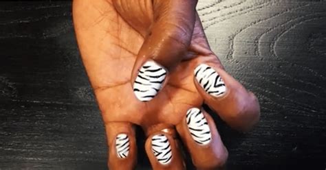 Zebra print nails tutorial.