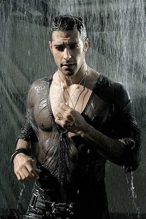 20 Hot Guys That Will Make Your Jaws Drop