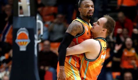 La Fonteta Vibra Con La Victoria De Valencia Basket Ante El FC Bayern