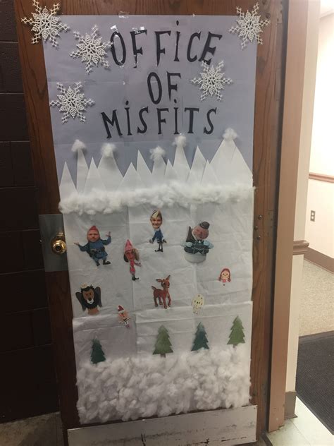 30 Impressive Holiday Door Decorations Unusual Ideas Artofit