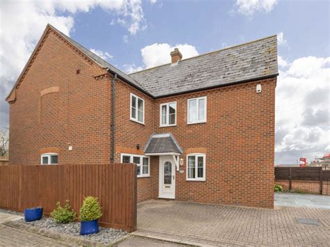 3 Bed Detached House For Sale In Old School Gardens Wootton Bedford