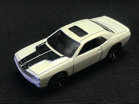 HOT WHEELS 08 Dodge Challenger SRT8 Collectable Scale 1 64 EUR 3 01 PicClick FR