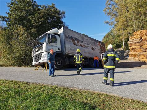 Fahrzeugbergung LKW Bergung Tischlerkurve FF Sankt Veit