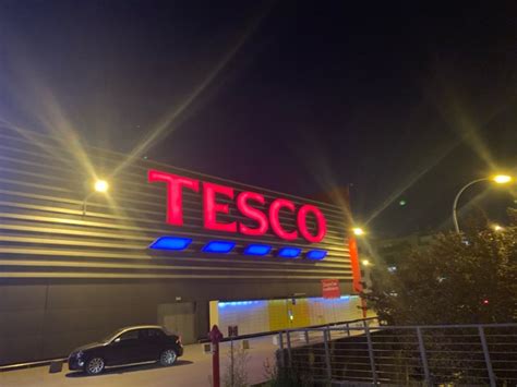 Tesco wycofuje się z Polski Wiemy kto przejmie wszystkie sklepy