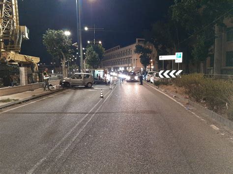 Messina Incidente Autonomo In Via Vittorio Emanuele Un Ferito Disagi