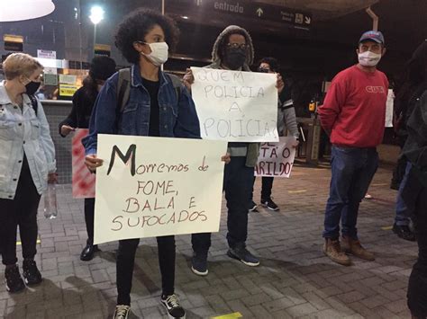 Manifestantes Realizam Ato Contra O Racismo Em Joinville