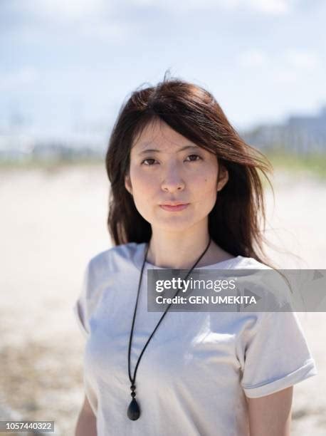 女性 バストアップ 正面 日本人 ストックフォトと画像 Getty Images