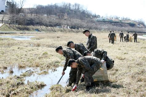 육군 8탄약창 민관군 하천 정화 활동 전개