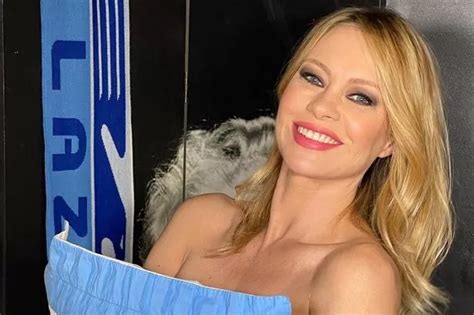 Actress And Model Anna Falchi Sticks By Vow To Strip Naked After