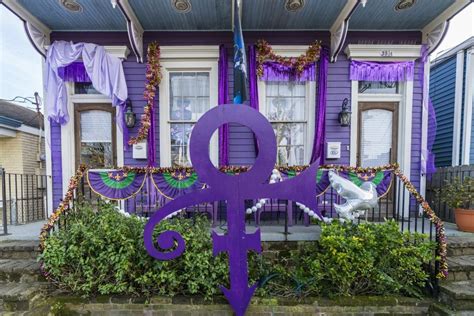 Mardi Gras House Floats In New Orleans Trifargo