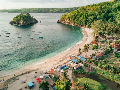 Indahnya Pantai Crystal Bay Nusa Penida Jukung Cottage