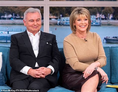 Qui N Es La Compa Era De Eamonn Holmes Katie Alexander Dentro De La