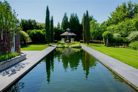 Italiaanse Tuin Met Grote Vijver Bloemenpark Appeltern