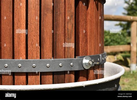 Old Fashioned Press Hi Res Stock Photography And Images Alamy