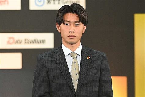 「本当にカッコいい」鹿島mf荒木遼太郎の“成人式ショット”が大好評！「ジャニーズjr にいそう」 2021年12月19日掲載