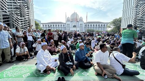 Malaysias Top Court Invalidates States Islam Based Laws On Incest