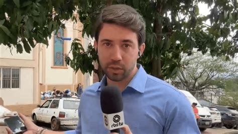 Rep Rter Da Globo Chora Ao Vivo Durante Reportagem E Desabafa Sofrendo