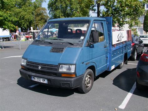 Renault Tonnes Plateau Ridelle B Ch Les Introuvables