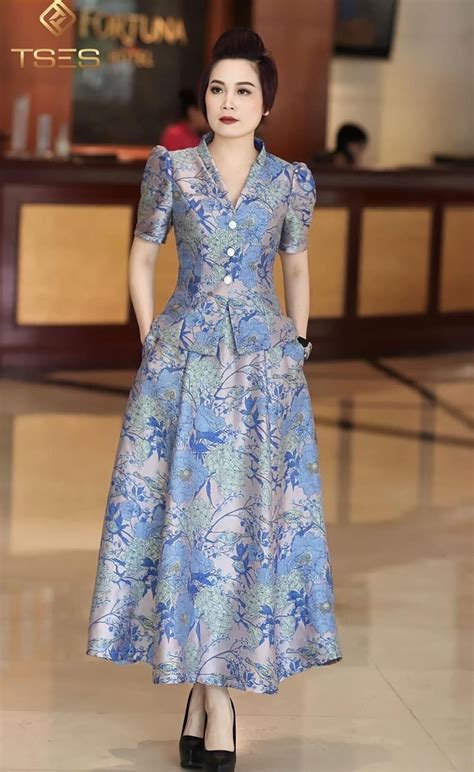 Pin by CUỘC SỐNG XANH on Đầm trung niên Model dress batik Dress for