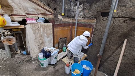 Il Portico La Nuova Scoperta Di Pompei Il Sacello Della Villa Di