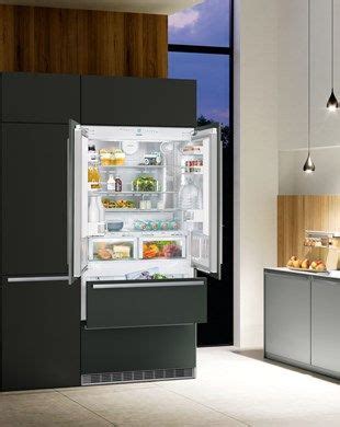 HCB 2082 Combined Refrigerator Freezer With BioFresh And NoFrost For