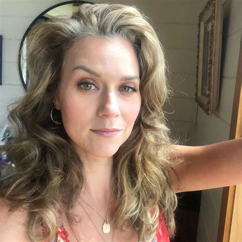 Hilarie Dyed Her Hair Blonde Again Scrolller