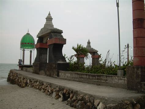 Wisata Kota Gresik Pantai Pasir Putih Dalegan Panceng Gresik Gresik