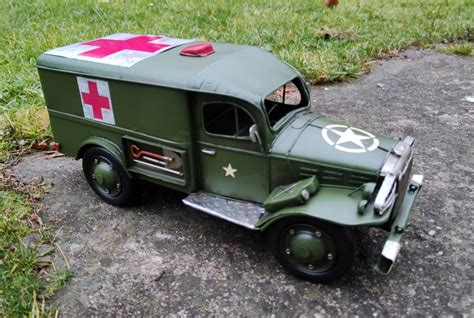 Samoch D Medyczny Wojskowy Ambulans Model Metal