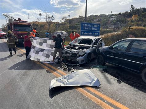 Acidente Envolvendo Oito Ve Culos Deixa Feridos Na Br Em Sabar