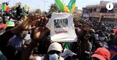 Tribunal De Ziguinchor Le Slogan Sonko Namenala Scand Par Une Foule