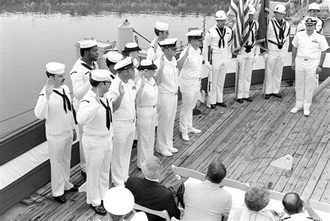 Ten Petty Officers And Chief Petty Officers Re Enlist During A Ceremony