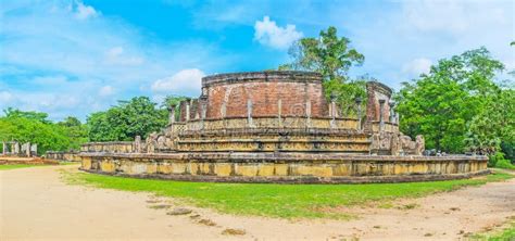 The Old Vatadage Stock Image Image Of Naga Polonnaruwa 90313493