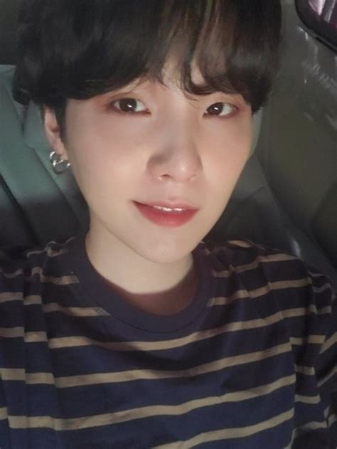 Bts（防弾少年団）のsuga、お茶目な魅力のセルフショットを公開愛らしい笑顔 ペ・ヨンジュンさんが大好き