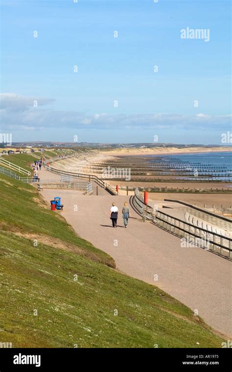 Dh Seafront Beach Aberdeen People Walking Along Promenade Scotland