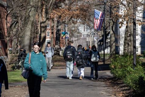 Presidenta De Universidad De Harvard Mantiene Cargo