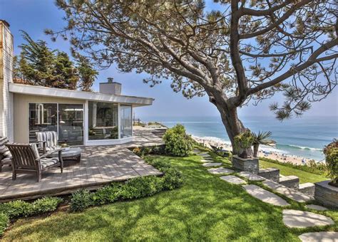 5 Celebrity Homes in Malibu…and a Look Inside of Them!