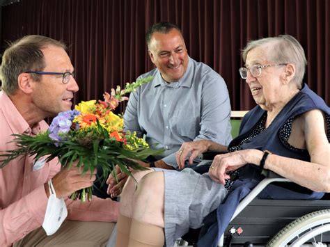 Lebensreise Durch Ein Jahrhundert Ameos Pflege Ratzeburg