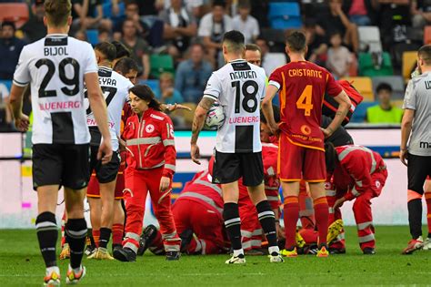 Roma Vs Udinese Abandoned After Romas Ndicka Collapses Il Globo