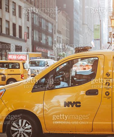 Typical yellow taxi in New York city 이미지 1053337164 게티이미지뱅크