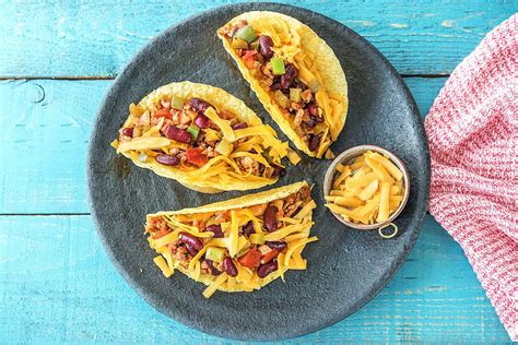 Mexicaanse Taco S Met Kipgehakt Met Pittige Groene Peper En Cheddar