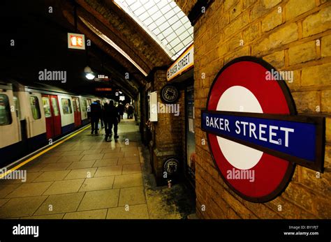 Baker Street Underground Tube Station Circle Line Platform London