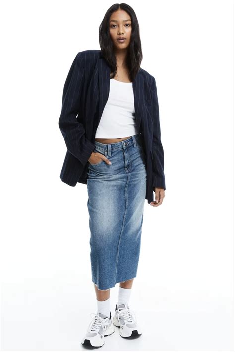 10 Best Jean Skirt Outfits For The Days You Want To Show Off Your