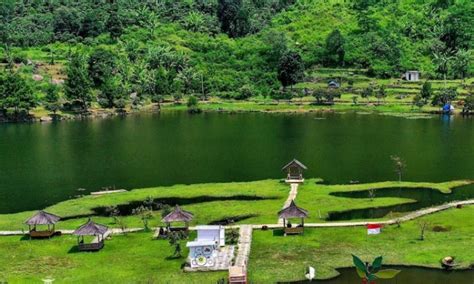 Situ Rawa Gede Pesona Danau Indah Dengan Beragam Wahana Permainan Di