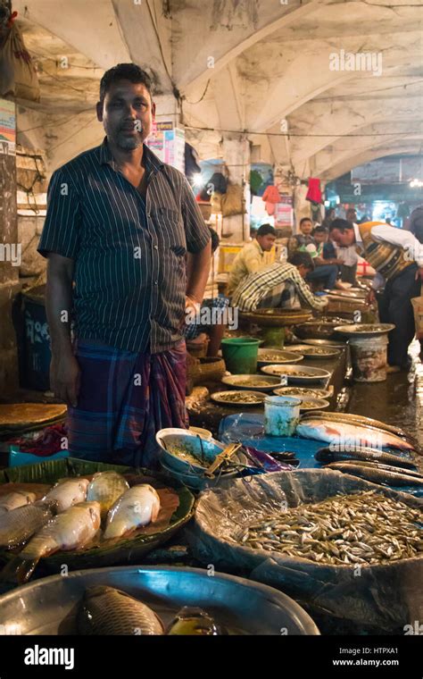 Fresh fish market bangladesh hi-res stock photography and images - Alamy