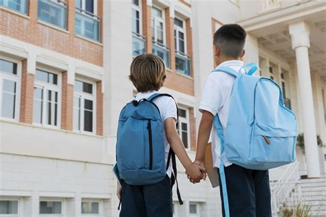 Troppi Tre Mesi Di Vacanze Genitori Emiliani Infuriati Per La