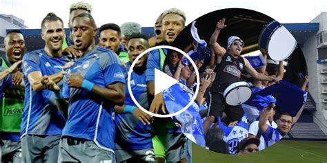 Los Hinchas De Emelec Se Mantuvieron Afuera Del Capwell Para Demostrar