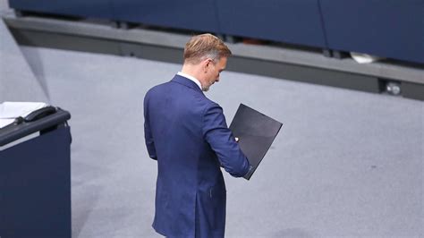 Lindners Aktien Rente vor dem Aus Regierung lässt Millionen Bürger im