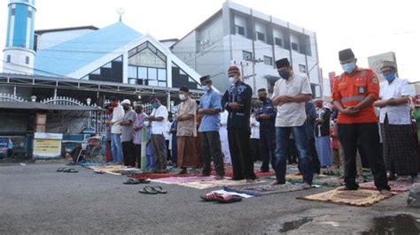 Foto Suasana Idul Fitri Di Bandar Lampung Warga Gelar Salat Id Di